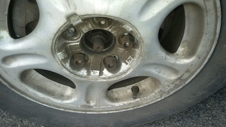 Обломалась шпилька колеса — Ford Taurus (3G), 3 л, 1997 года | поломка ...