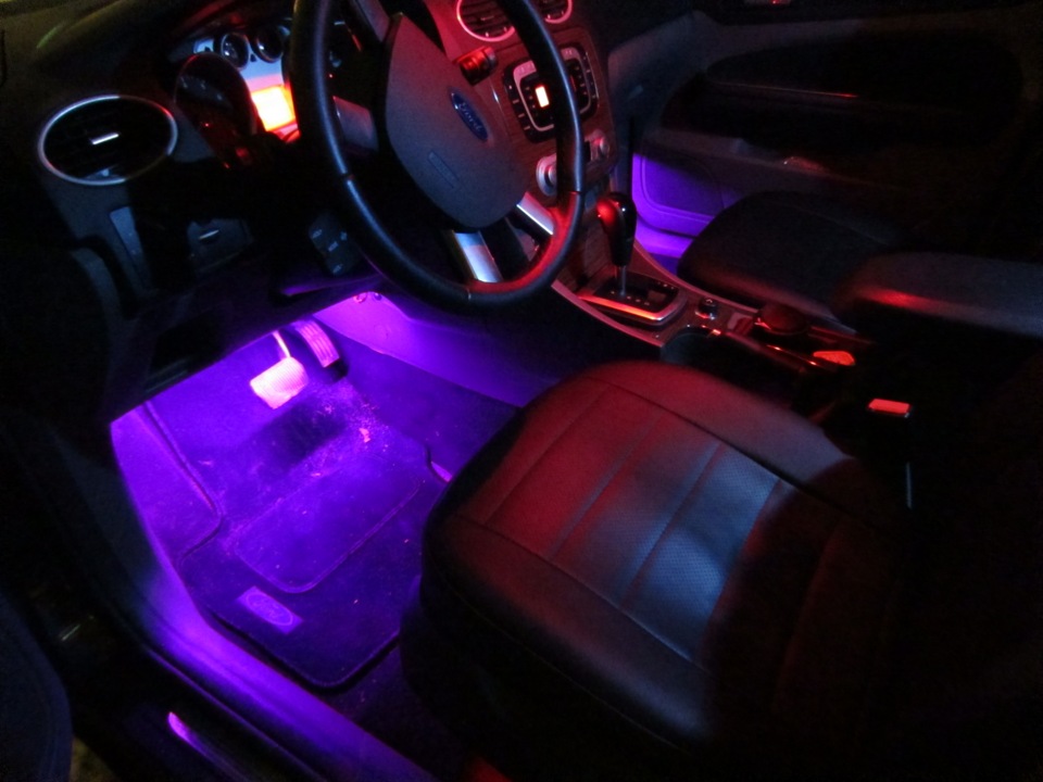 Включи цвет подсветки. Диодная лента в салон Форд фокус 2. Подсветка в ноги Subaru Impreza gh2. Пурпурная подсветка ног.