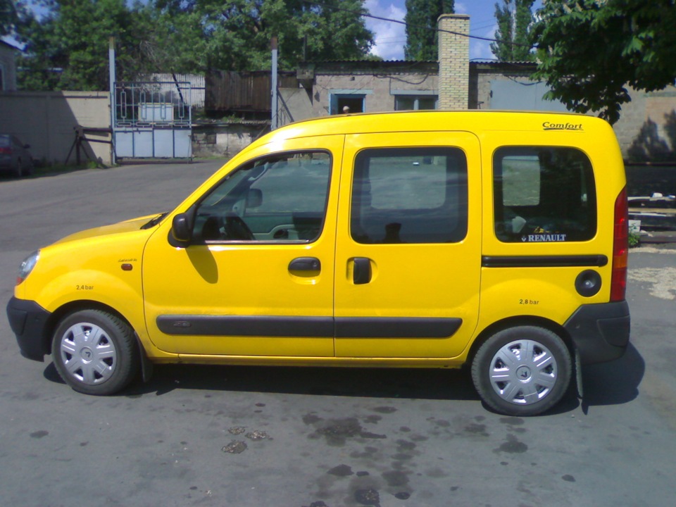 Екатеринбург рено б у. Kangoo 1.5 DCI 60. Ренаулт Канго 2003 года выпуска. Renault Kangoo 1 43 2011. Renault Kangoo 1 поколение желто зелёный.