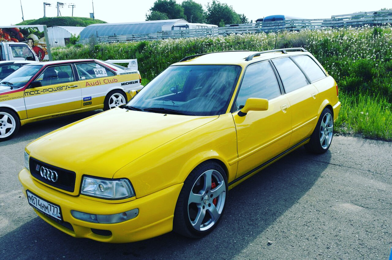 80 желтые. Audi 80 b4 Yellow. Ауди 80 б4 rs2. Audi rs2 b4. Audi 100 c4 желтая.