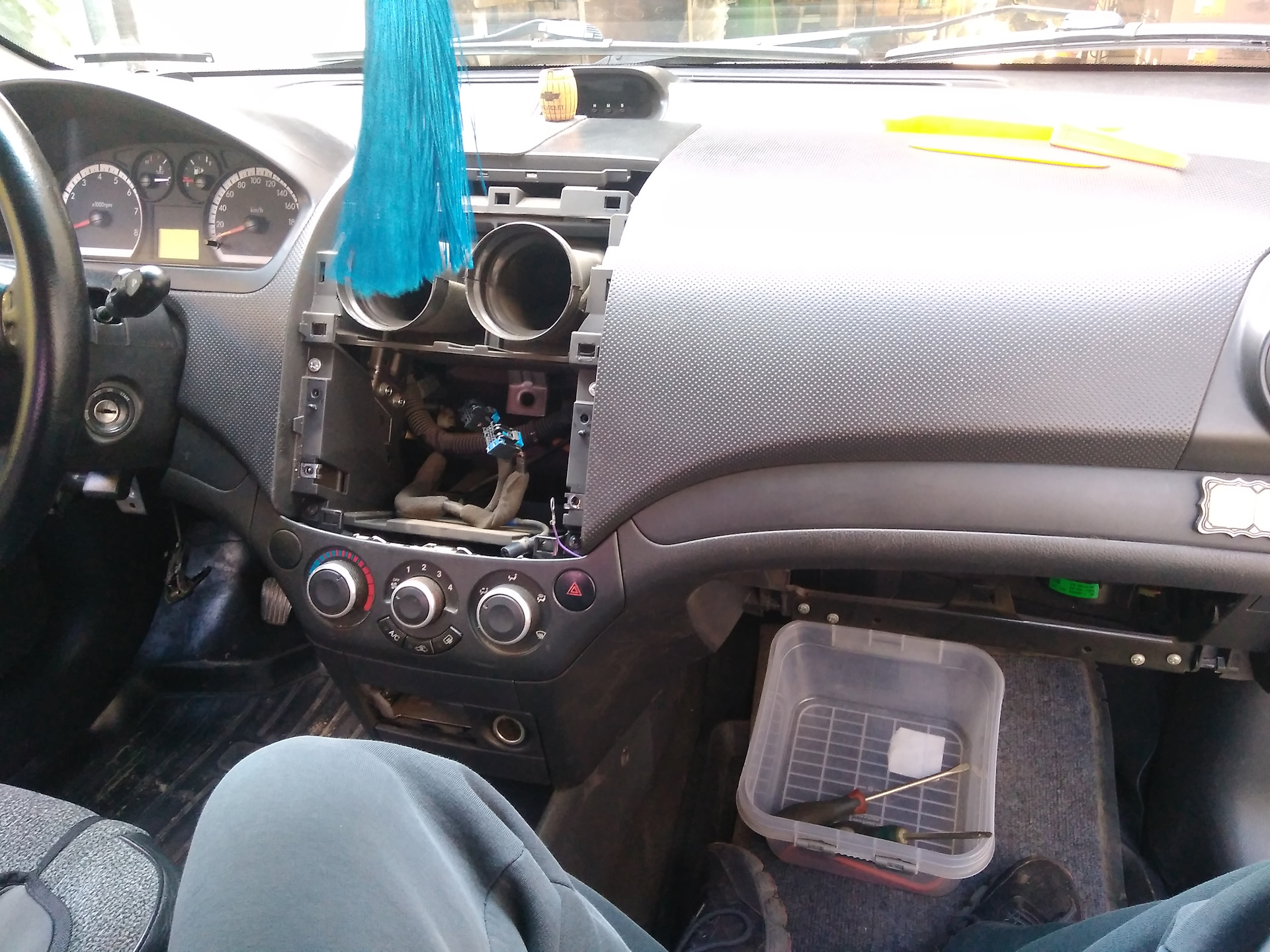 Как снять панель на шевроле авео