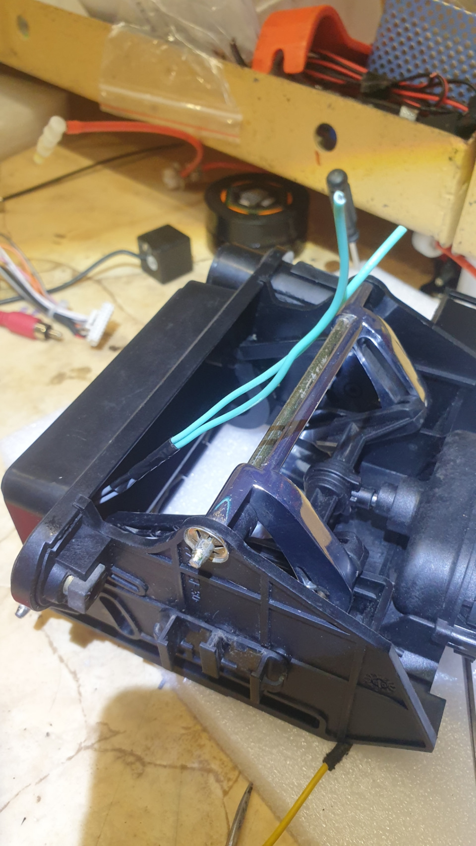 Нарощенные концы, подпаял к старым пинам, и щапиновал обратно в фишку, оно там все разборное — Mercedes-Benz S-Class (W220)