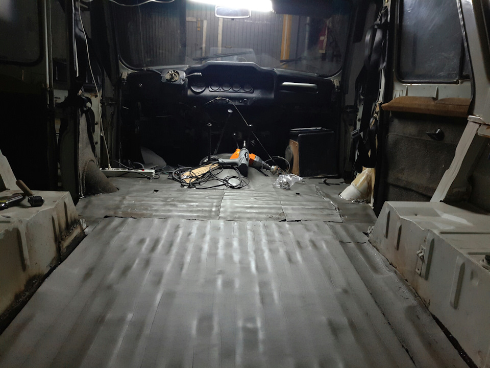 5. Новый руль, проклейка полов, окраска надставок — УАЗ 31514, 3 л ...