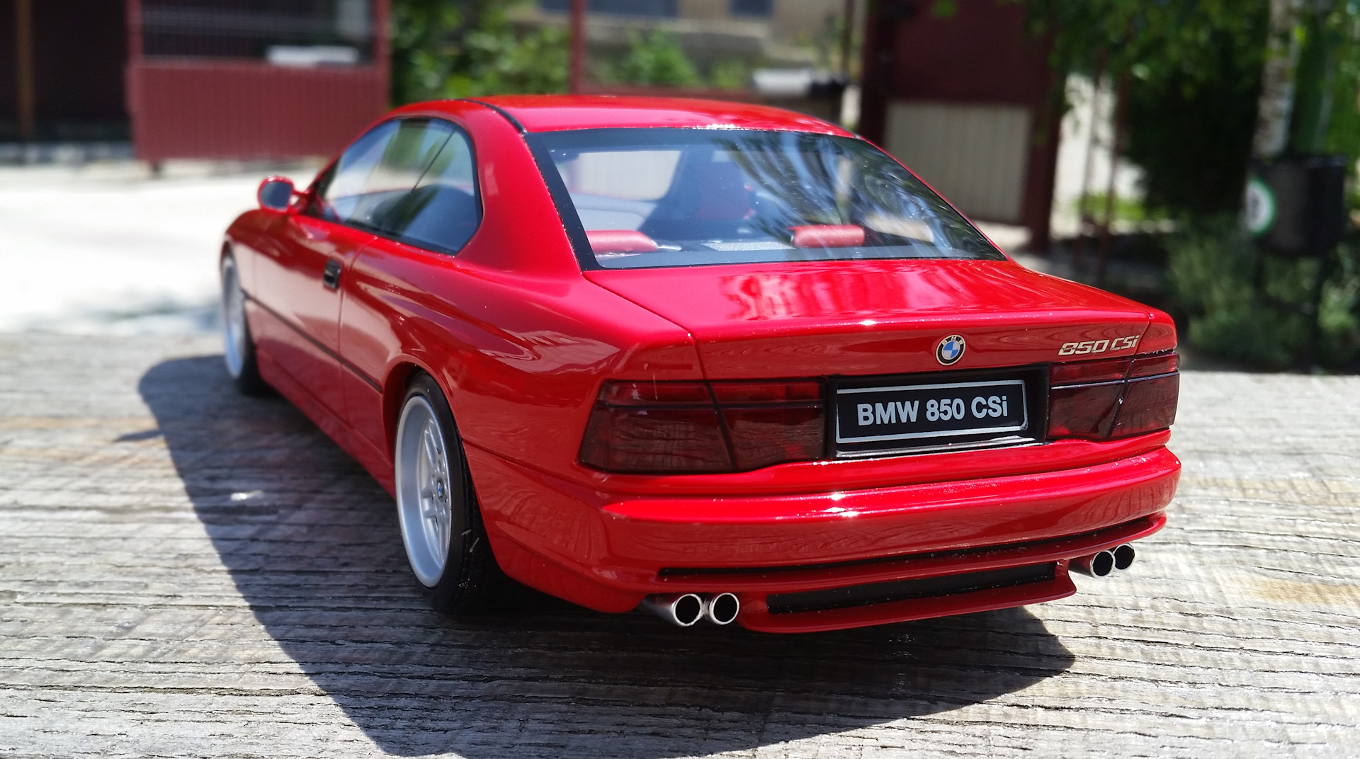 BMW 850 CSI Red