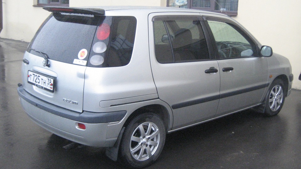 Toyota raum 2