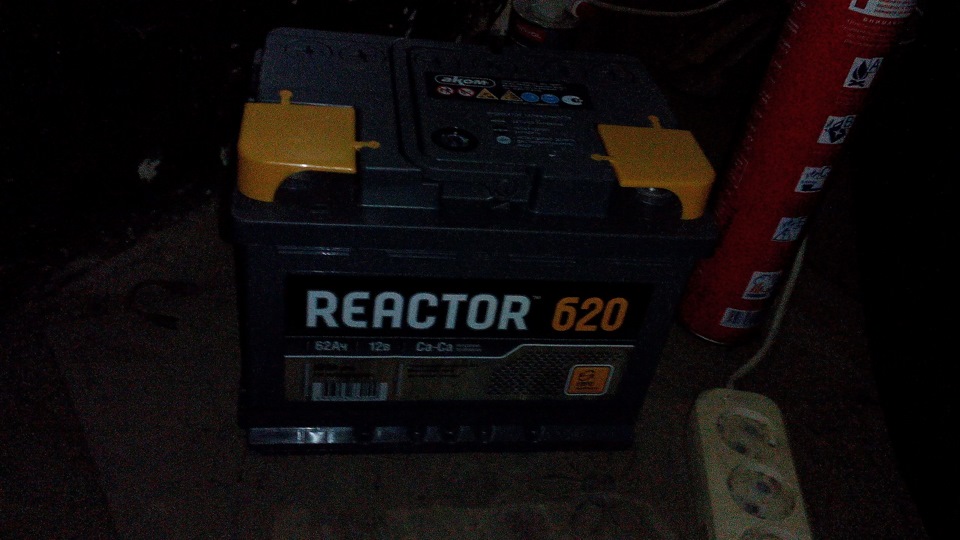 Замкнул аккумулятор и замена — Nissan Bluebird (U13), 2 л, 1991 года ...