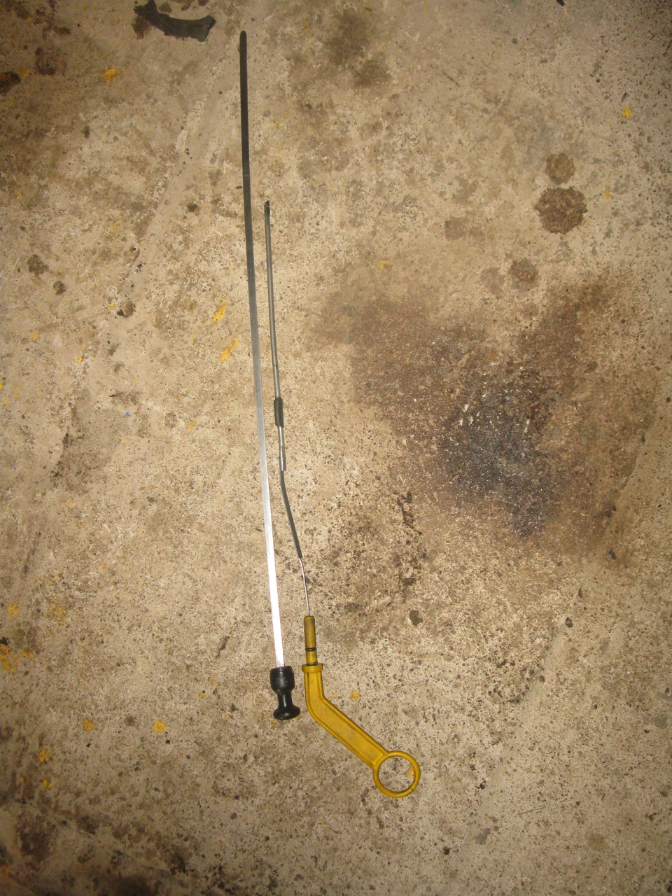 сухой щуп уровня масла. уровень масла на щупе тойота рав 4. щуп в поддон. масляный щуп subaru tribeca 3. трубка уровня масла акпп 09g.