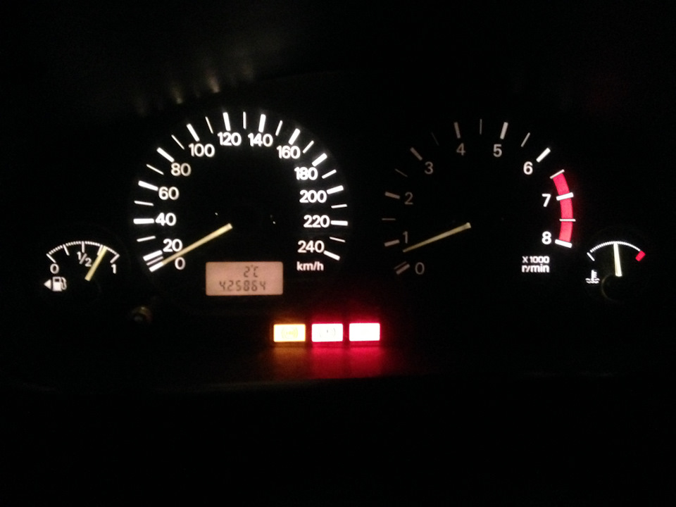 Замена лампочек в приборке — Mitsubishi Carisma, 1,6 л, 1997 года ...