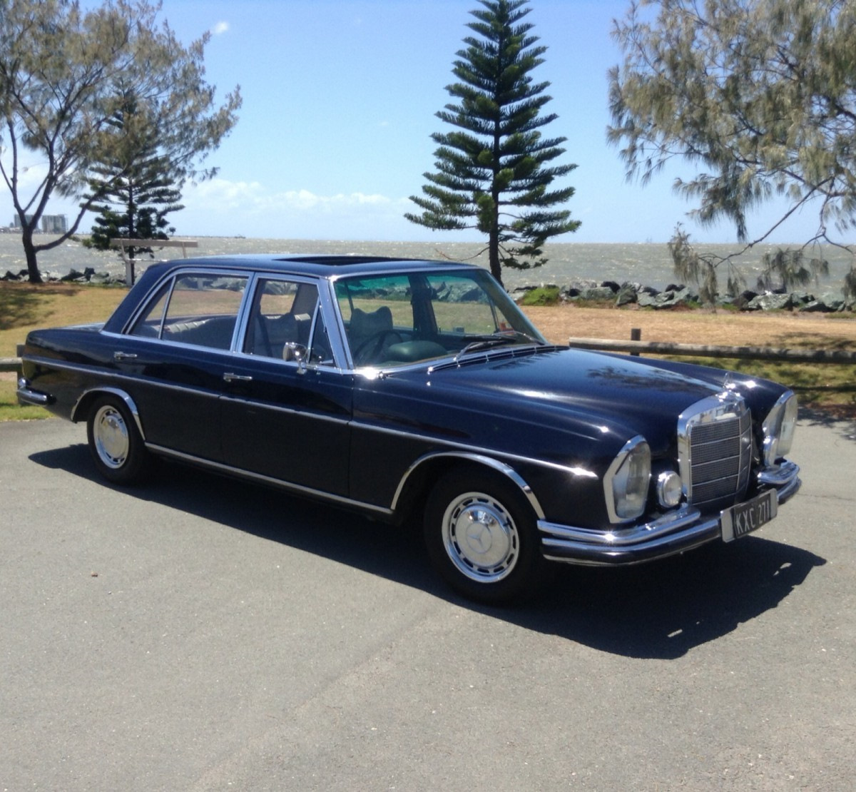 Mercedes Benz w115 Limo