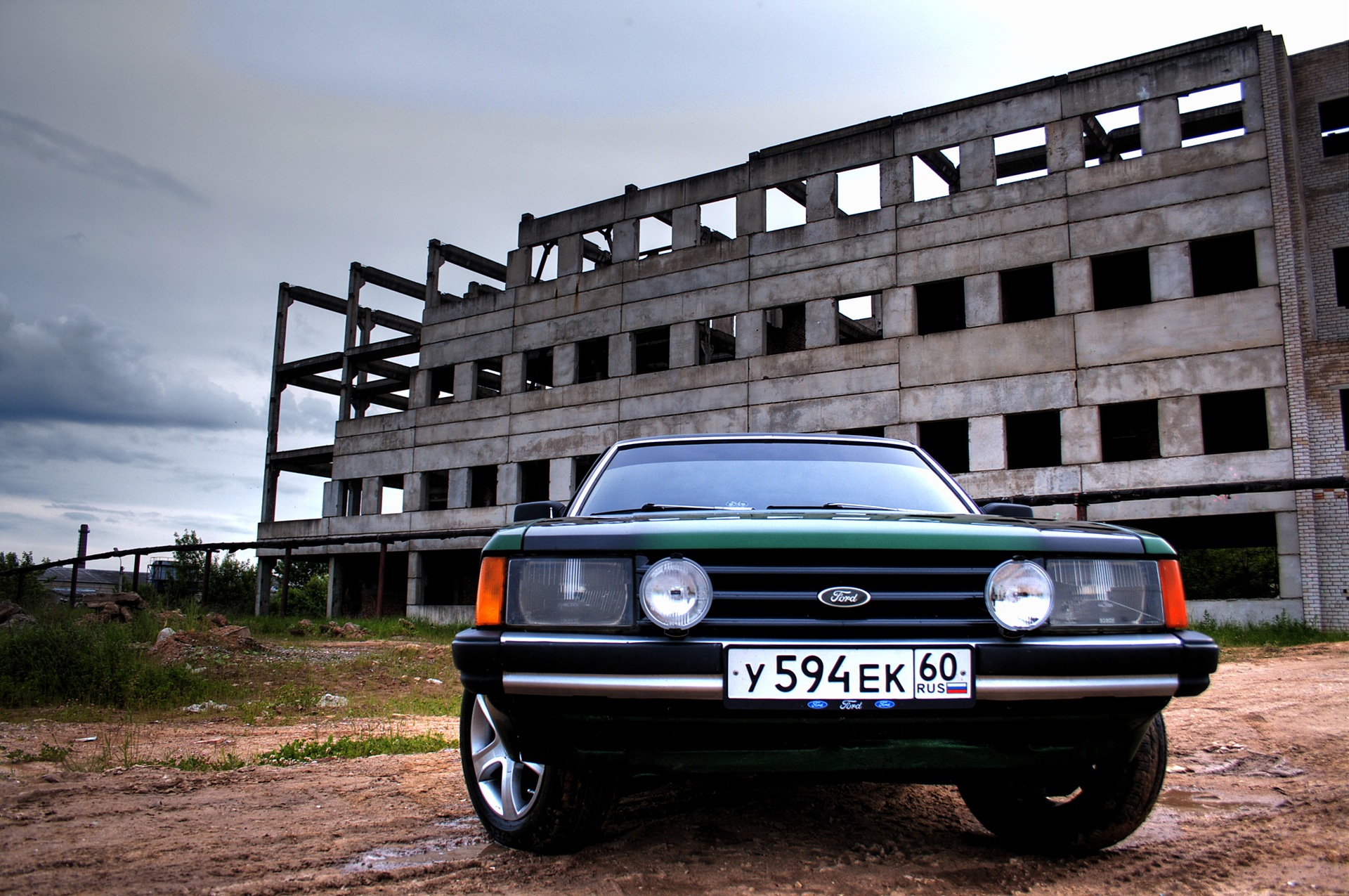 Фотосет на заброшенном заводе (HDR) — Ford Granada Mark II, 2 л, 1983 года  | фотография | DRIVE2