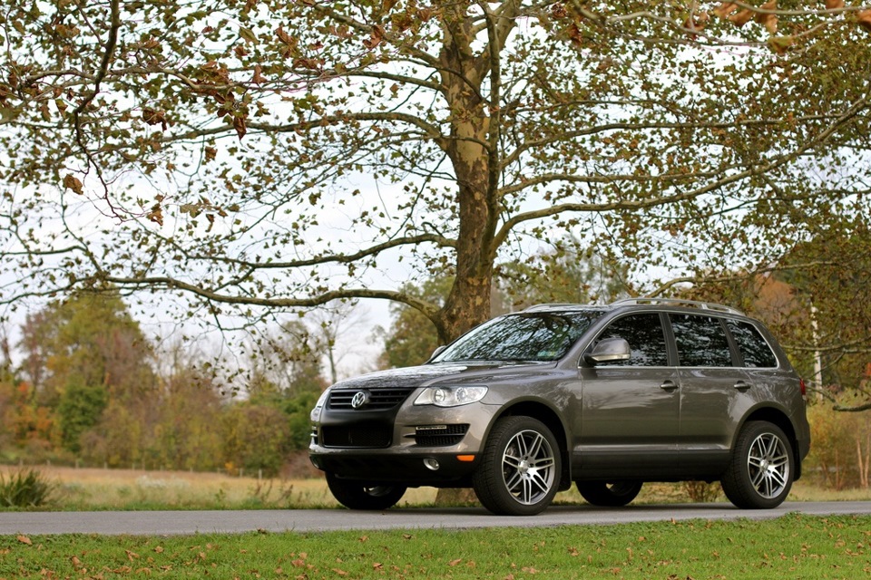 Touareg занижение. Touareg 3 заниженный на пружинах.