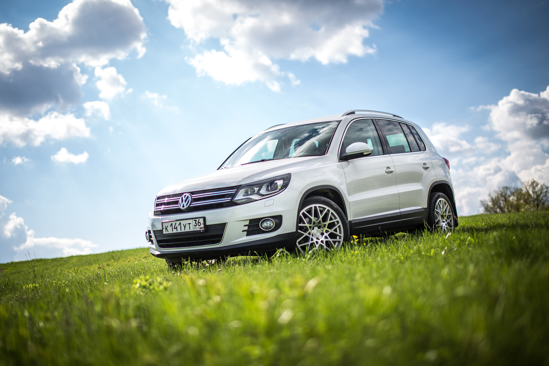 Машина Volkswagen Tiguan