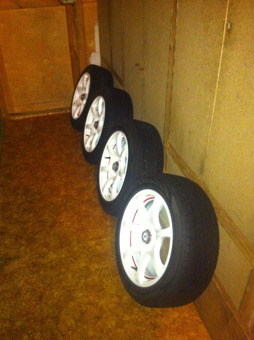 Зима пришла пора переобуваться.(покраска колпачков на штампах plasti ...