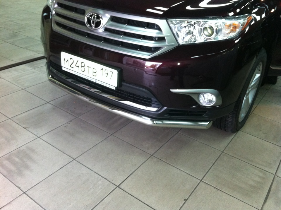 Бампер хайлендер 2011. Бампер toyota highlander 2. Передний бампер тойота хайлендер 2012. Бампер хайлендер 2011. Защита бампера тойота хайлендер 2014 черные.