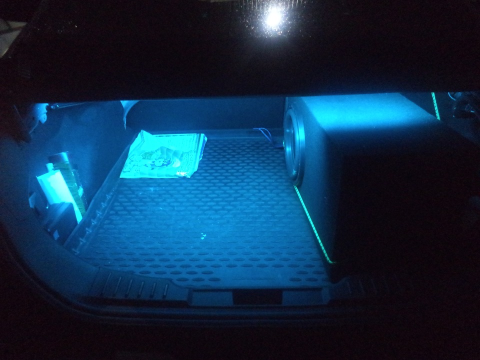 Подсветка багажника фокус. Подсветка багажника Форд фокус 2 универсал. Околодверная подсветка Форд фокус 2. Подсветка багажника Форд Фьюжн. Подсветка багажника VW Bora.