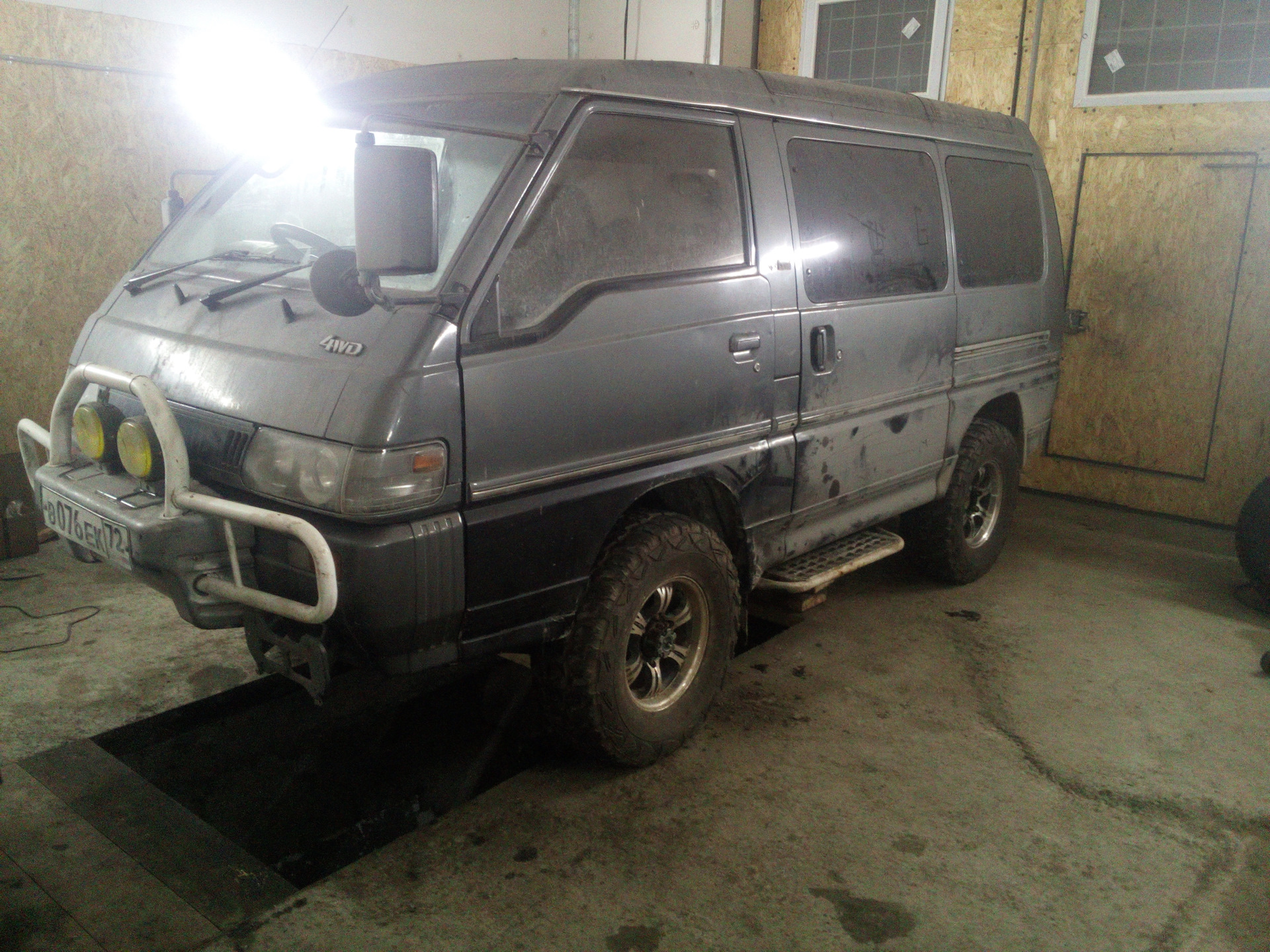 Делика из японии. Mitsubishi Delica p35w. Mitsubishi Delica 2.5 МТ, 1993,. Делика кирпич подвеска. Делика кирпич тюнинг.