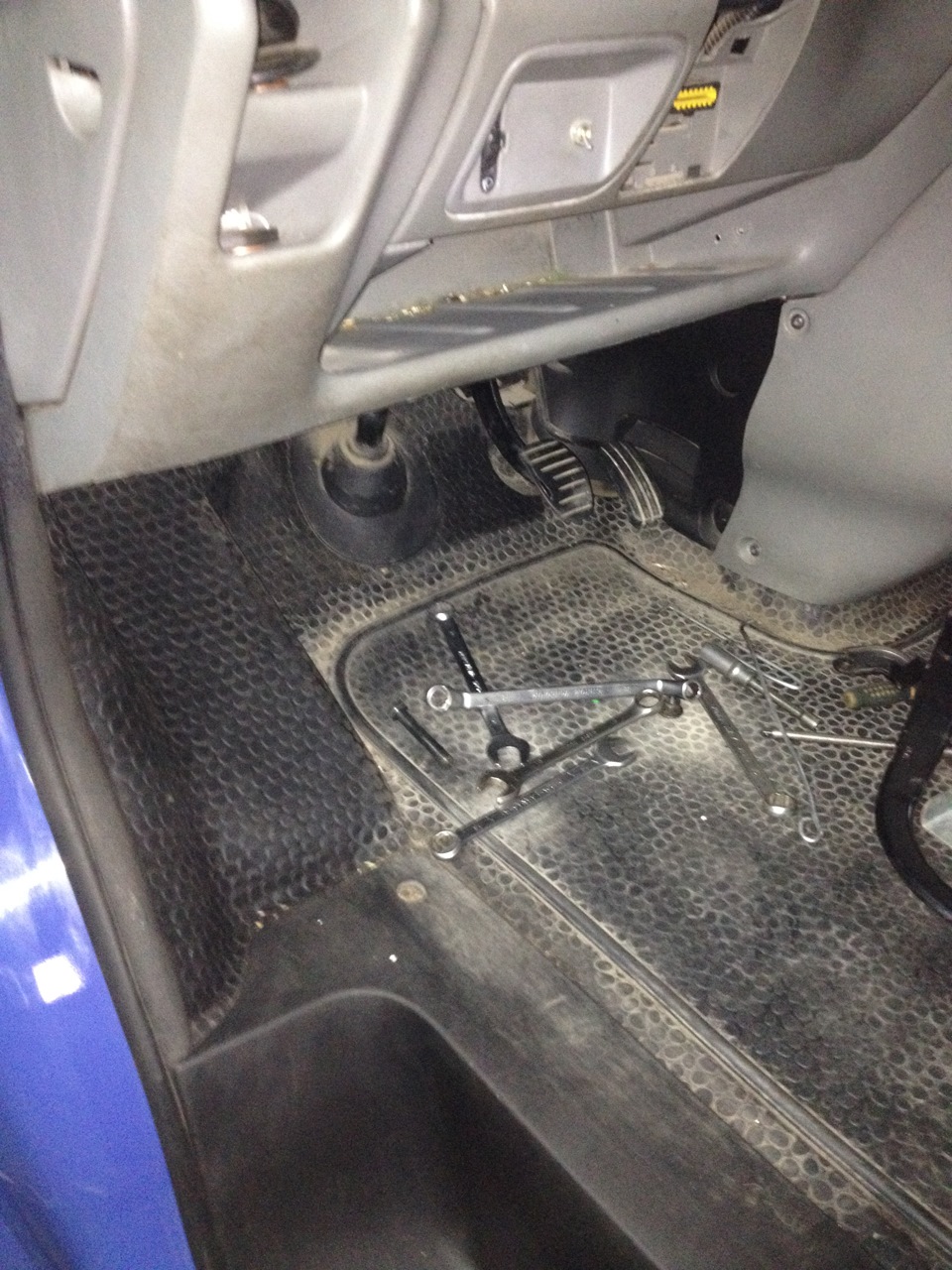 педаль сцепления или на чем она держится! — Opel Vivaro (1G), 2 л, 2006 ...