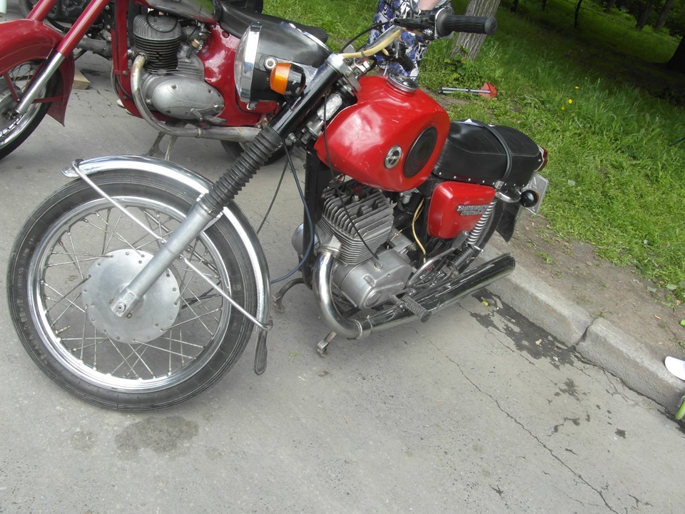 Выставка автомобилей у Дворца молодежи (Екб) 12.06.2015г. ЧАСТЬ 2. — DRIVE2