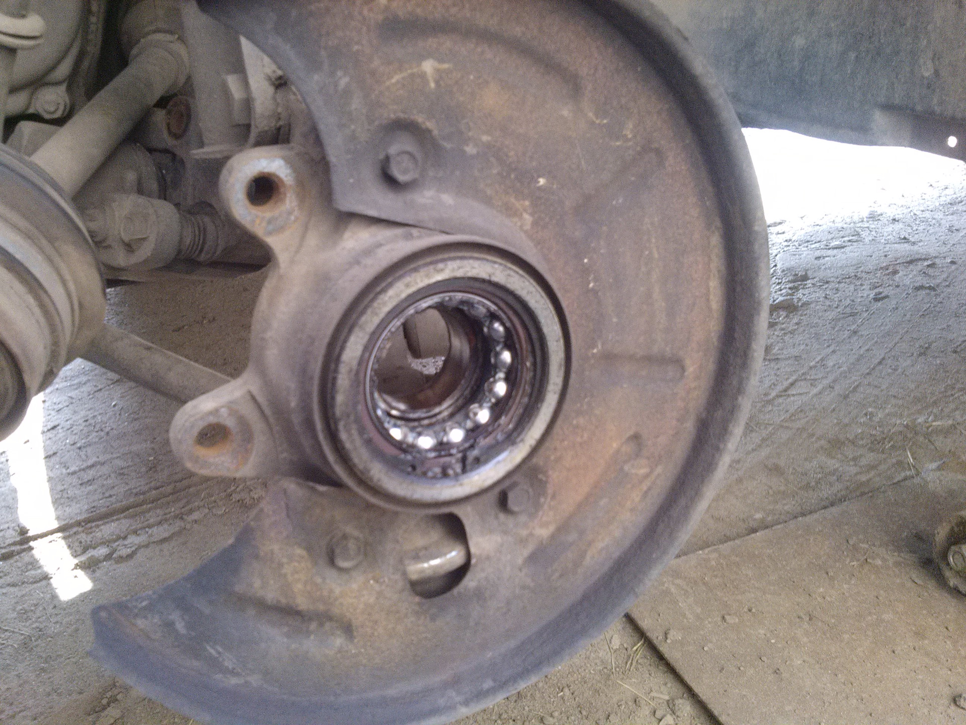 Замена подшипника задней ступицы - Lada 2115, 1,5 л, 2004 года своими руками DRI