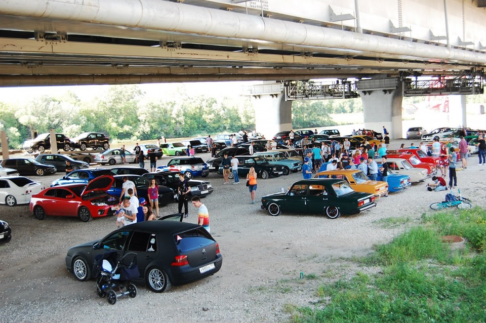 Вольво 740 сходка. Бандитская сходка. Боевая классика сходка. Сходка боевой классики. Сходка за биржей спб.