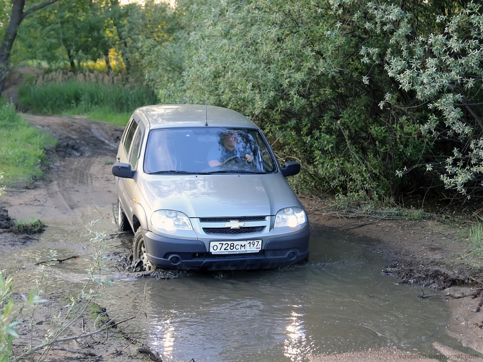 День не сложился, решил вечером выгулять Шниву. — Chevrolet Niva, 1,7 л ...
