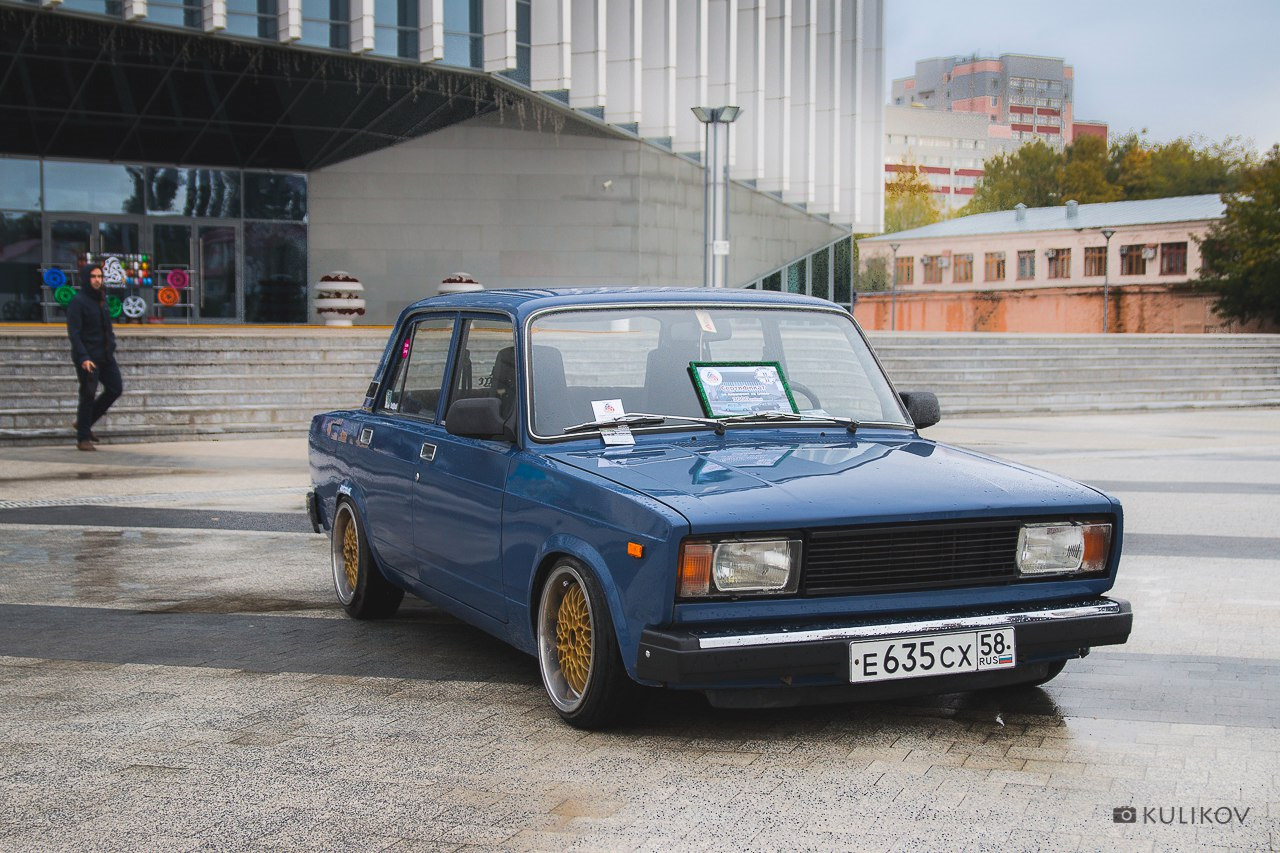 Lada 2105 stance