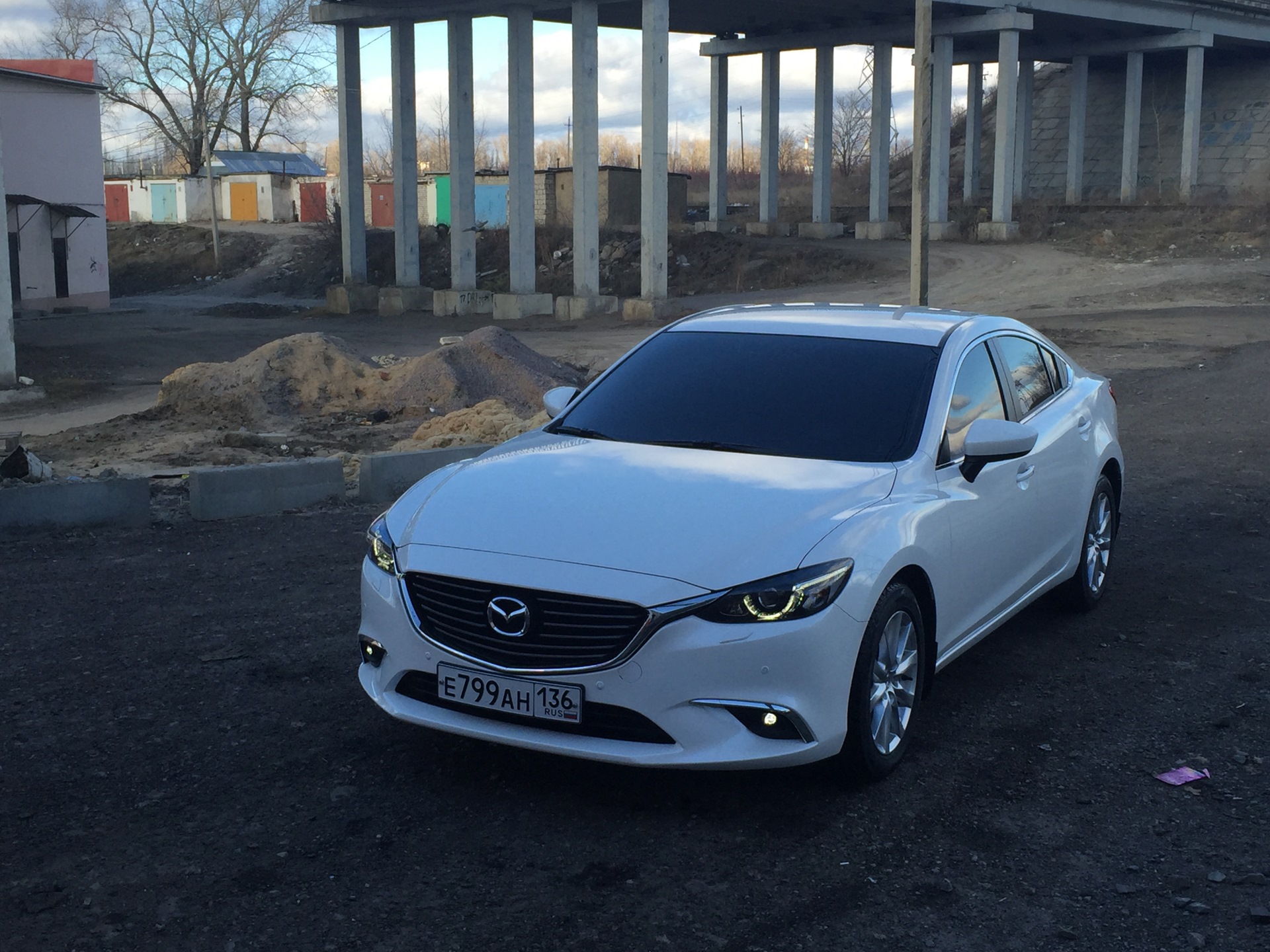 Тонированная мазда 6. Мазда 6 тонированная. Mazda 6 2017 белая тонированная. Mazda 6 2018 тонированная. Mazda 6 белая.