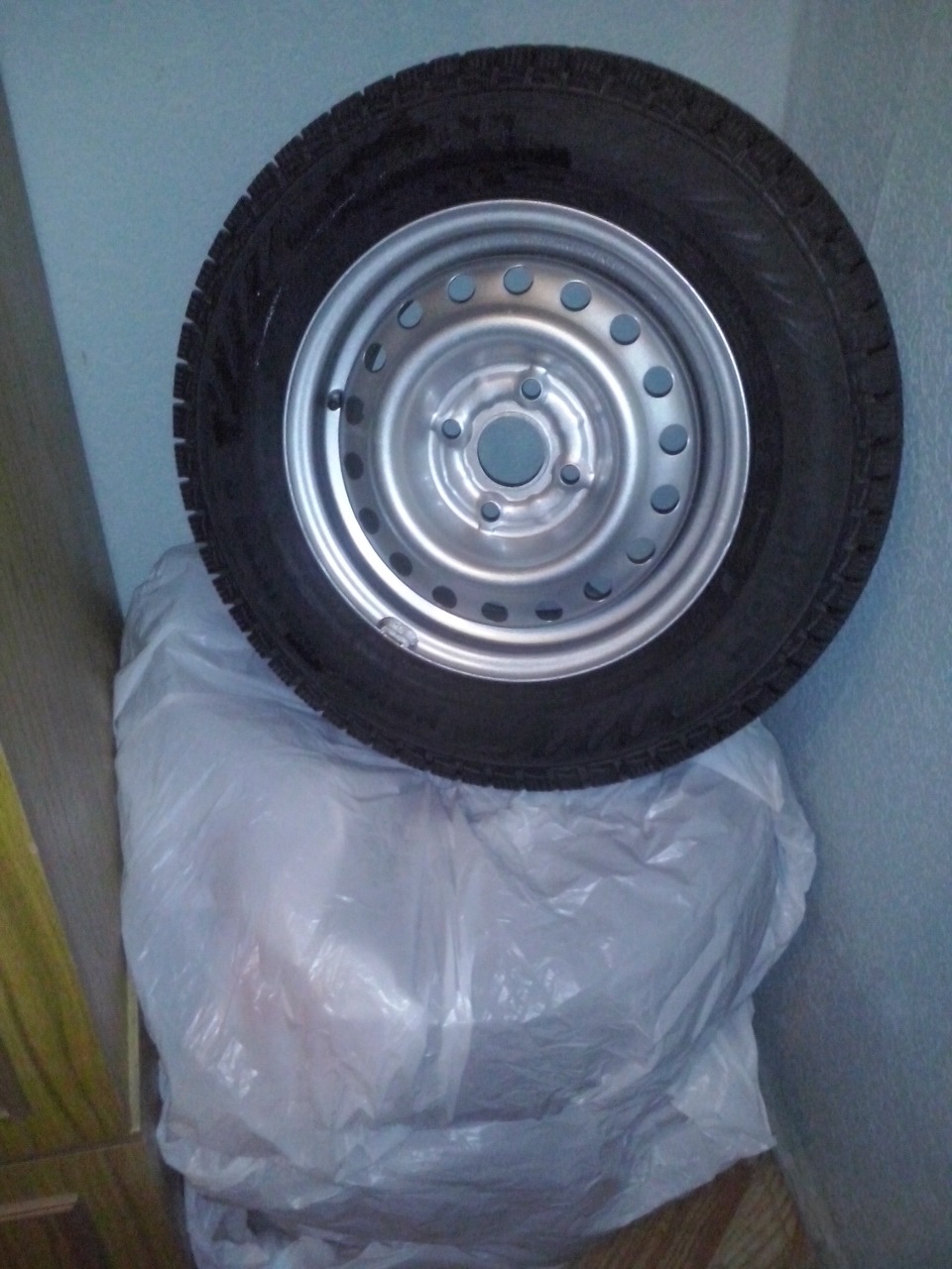 Зимняя резина би-400 радиус 13. Акцент 195 55 15. 185/70 r14 на акцент. Акцент 14 резина. Зимняя резина на хендай акцент.
