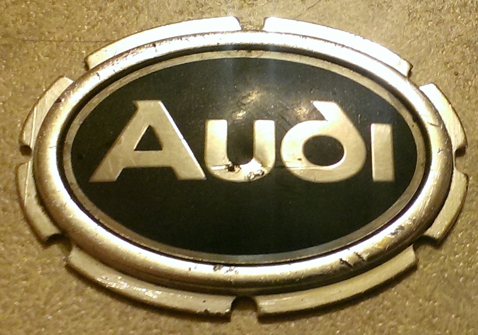 Эмблема Audi с молдинга крыла — Audi 80 (B3), 1,8 л, 1987 года | просто ...