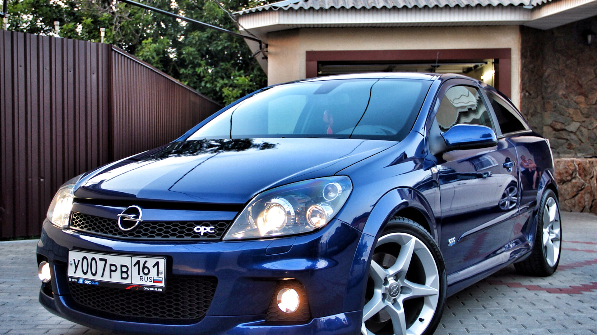 Opel Astra GTC 2008 обвес