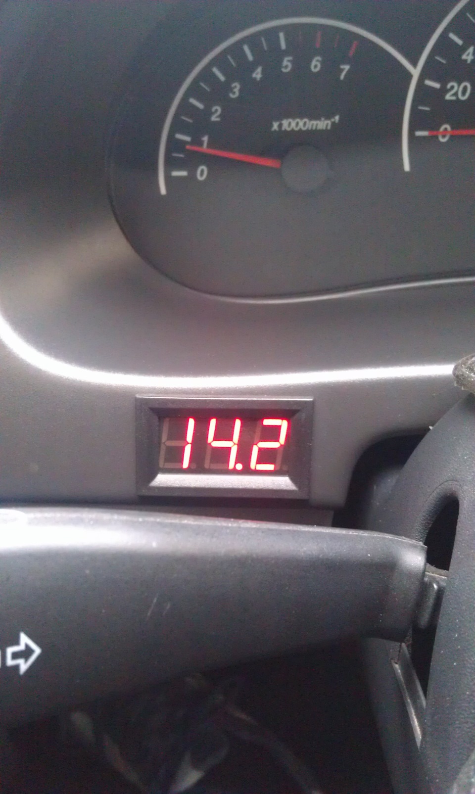 Вольтметр, подключил! — Lada Приора седан, 1,6 л, 2010 года ...