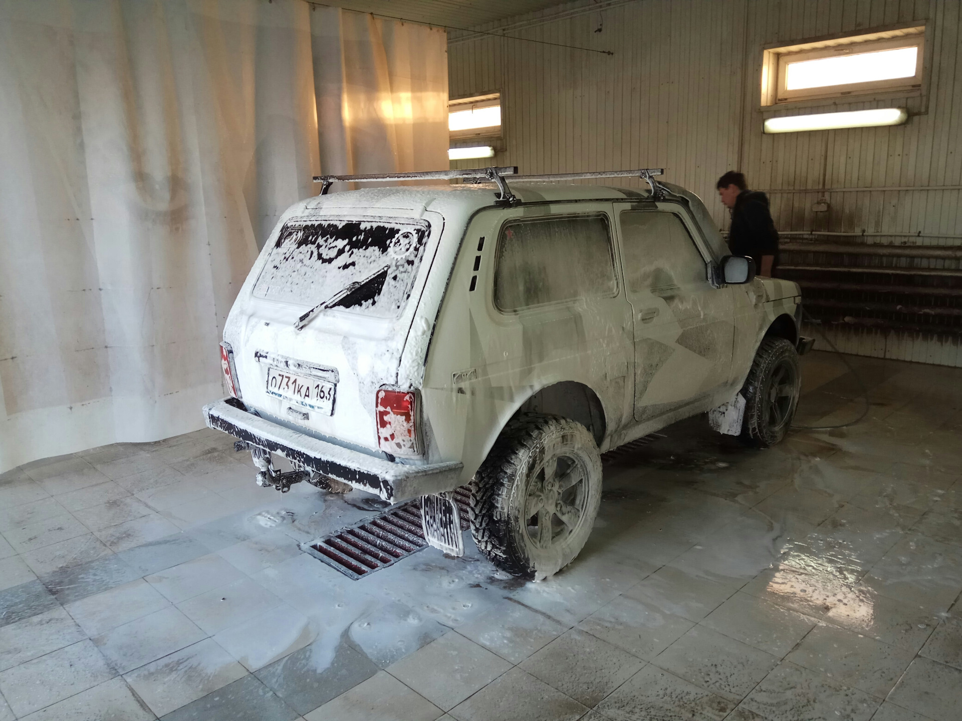 Отмывание пятна бензина с раптора — Lada 4x4 3D, 1,7 л, 2011 года | мойка |  DRIVE2