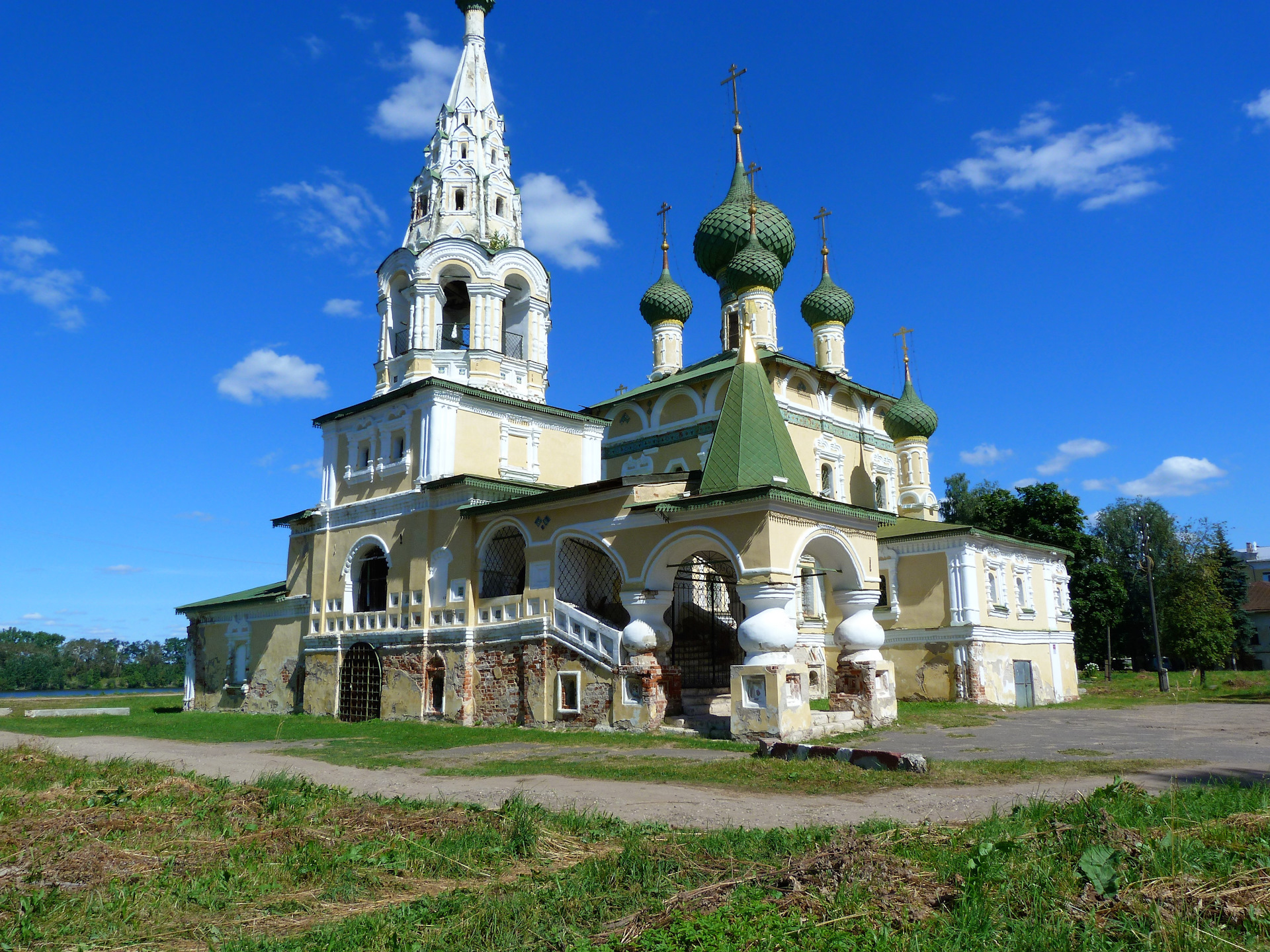 Основание города углич. Углич город. Углич старинный город. Углич фото города. Город Углич достопримечательности.