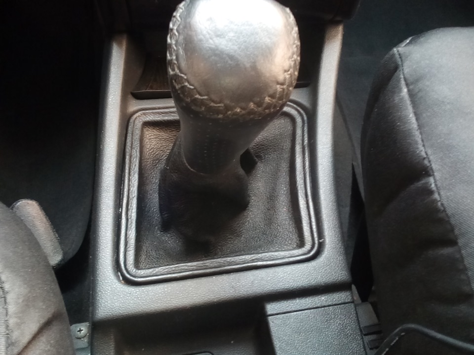 Кожух и ручка КПП — Lada Приора хэтчбек, 1,6 л, 2009 года | своими ...