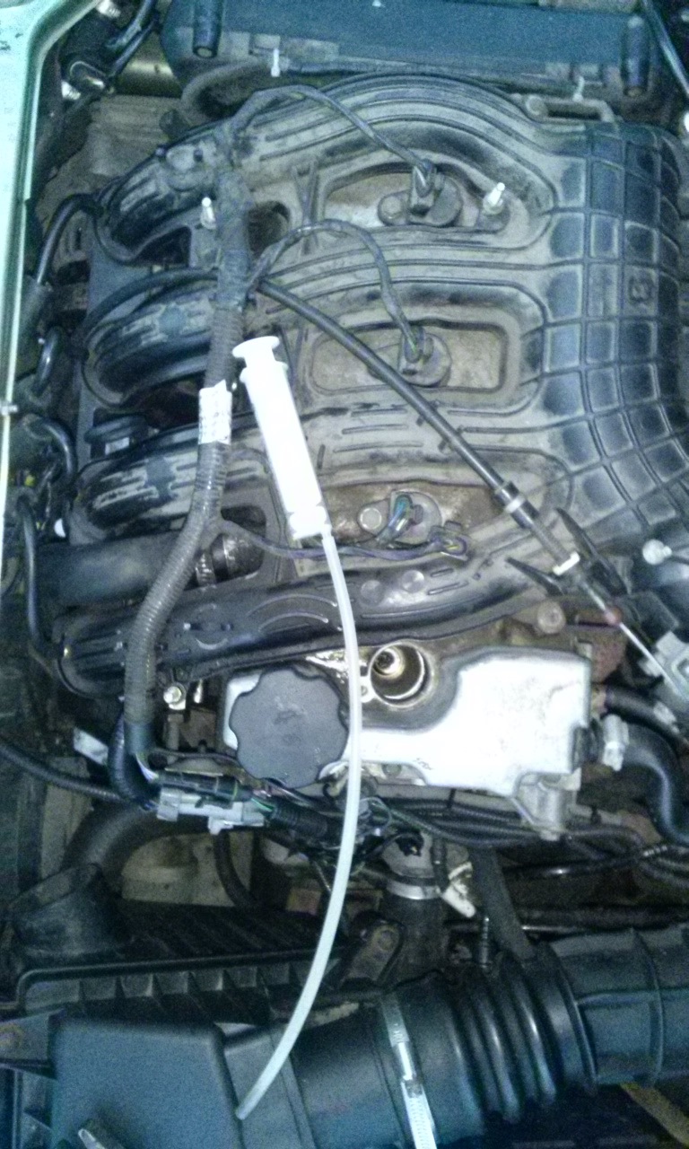 Масло в свечном колодце — Lada Калина седан, 1,4 л, 2008 года | своими ...