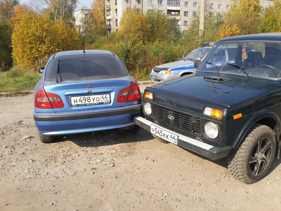 Первое ДТП на Каризме — Mitsubishi Carisma, 1,6 л, 2000 года | ДТП | DRIVE2