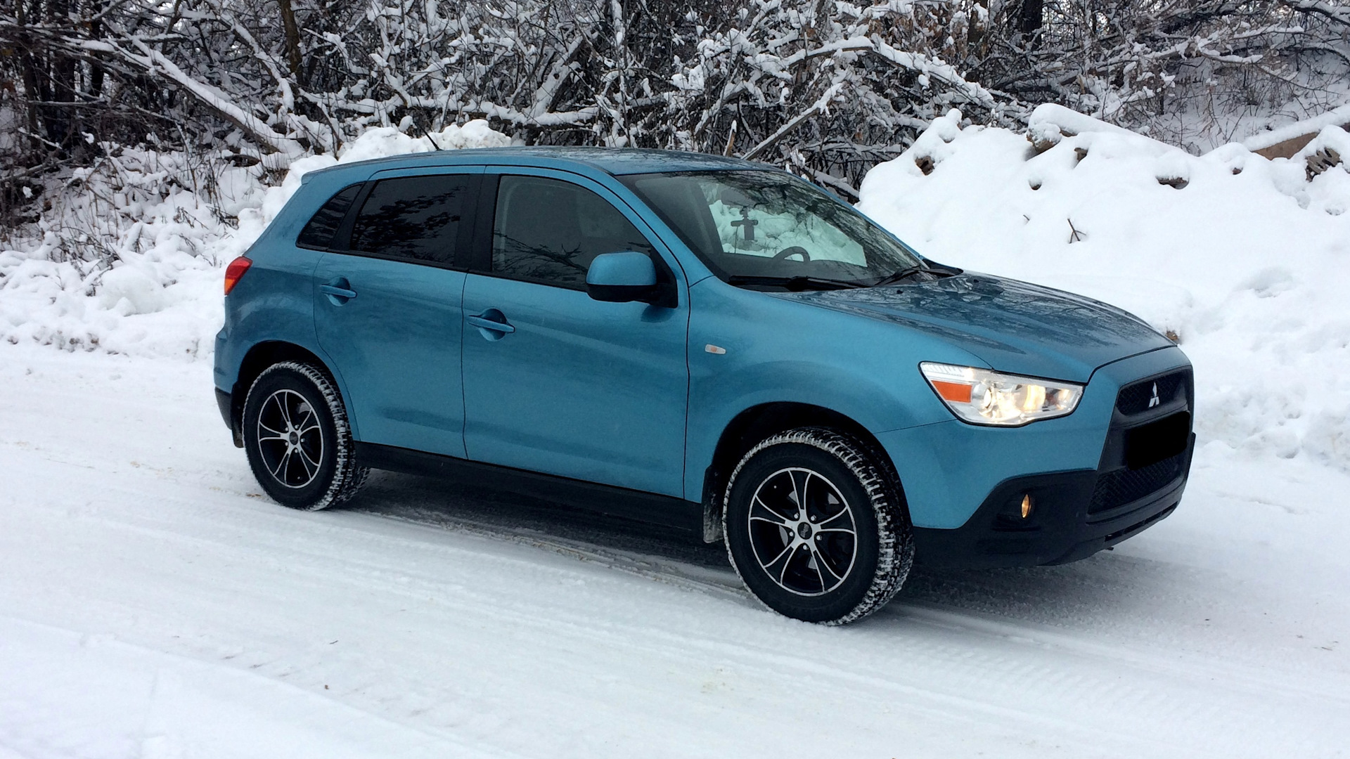 Mitsubishi asx видео. Mitsubishi ASX 1.8. Mitsubishi ASX на 18 дисках. Мицубиси АСХ бирюза. Mitsubishi ASX 2012.