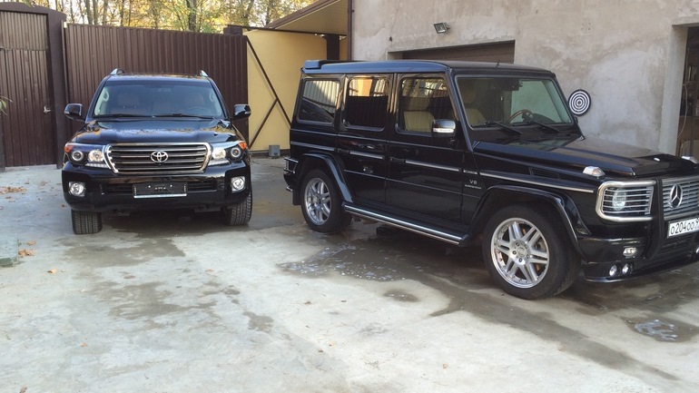 G63 AMG vs Land Cruiser