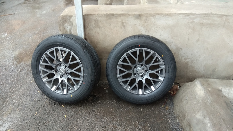 Momo Revenge 16/7 + Maxxis Premitra HP5 215/60 R16 — Toyota Estima (II ...