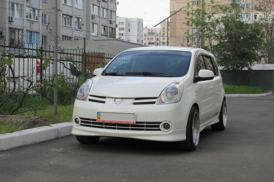 Ниссан ноут драйв2. Nissan note 1 поколение. 6 2011. 6 2011. Nissan note.