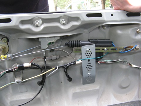 Trunk lock electric drive - Toyota Mark II 25L 1994