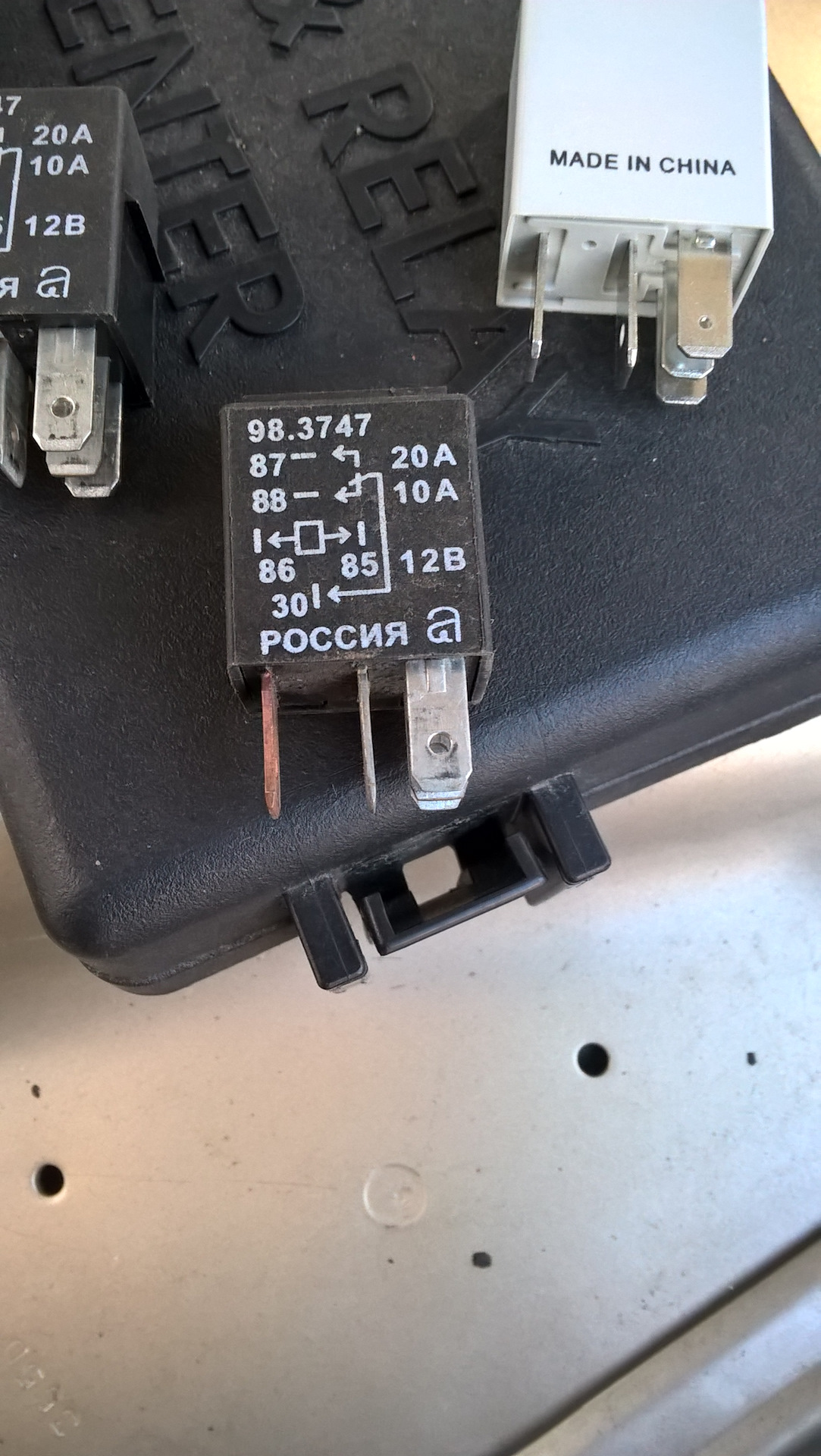 В конт реле. Реле АКПП Додж Стратус 2.4. Реле поворота Додж Стратус. RSV-1c-m-12h что за реле. Реле поворотов Додж Стратус 2.4 1999 года где находиться.