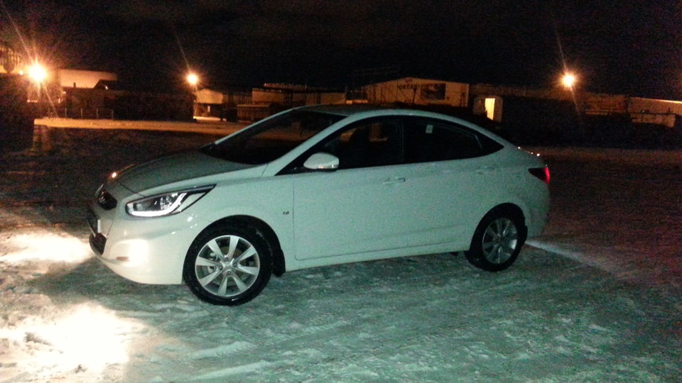 хендай солярис 2018 белый. солярис ждет нас во дворе. белый хендай солярис песня. Hyundai solaris 2013 с черной крышей. солярис solaris 2002 snow.