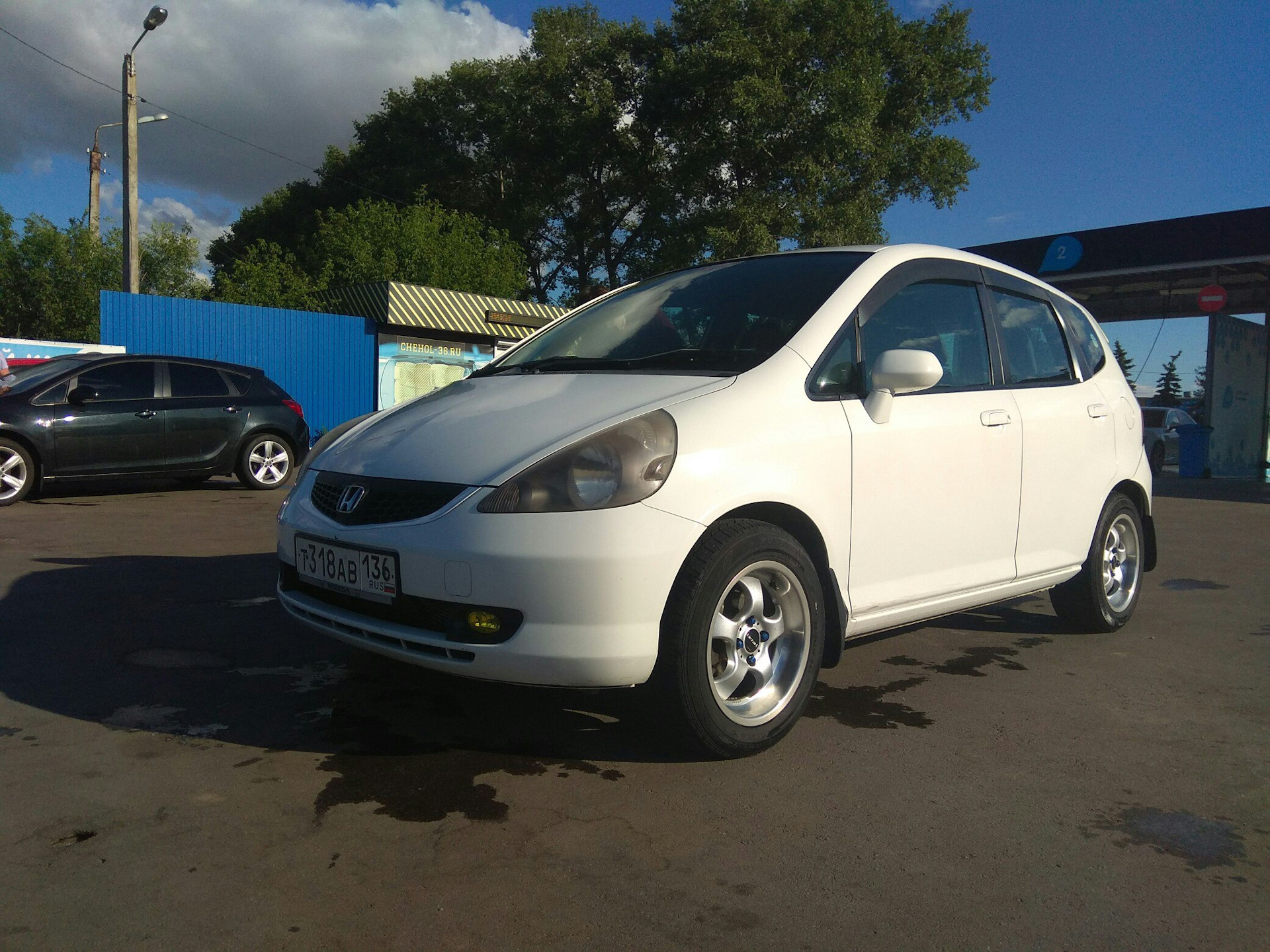 Противотуманки хонда фит. Хонда фит ge6. Honda Fit 2006 ПТФ. Honda Fit 2002 провод противотуманок. Honda Fit ge6 противотуманные фары.