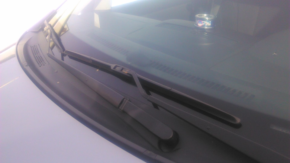 Новые щетки стеклоочистителя — Nissan Tiida (1G), 1,6 л, 2010 года ...