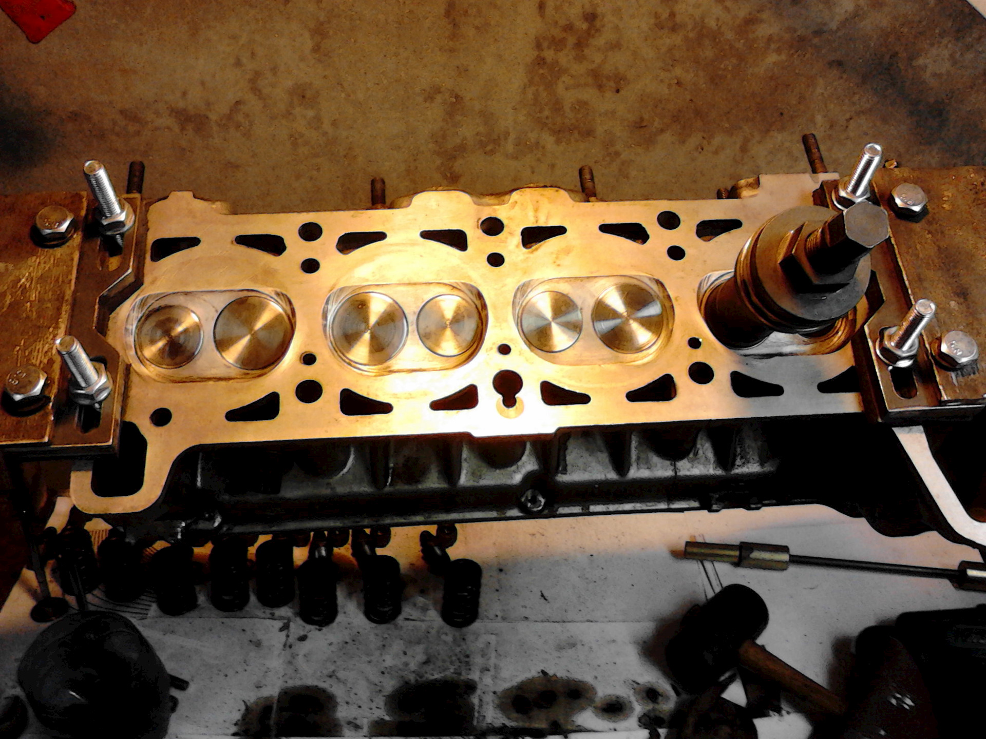 7. Переборка гбц шевроле нива. Притирка клапанов нива шевроле. После ремонта гбц не заводится нива шевроле. Блок цилиндров шевроле нива 2123.