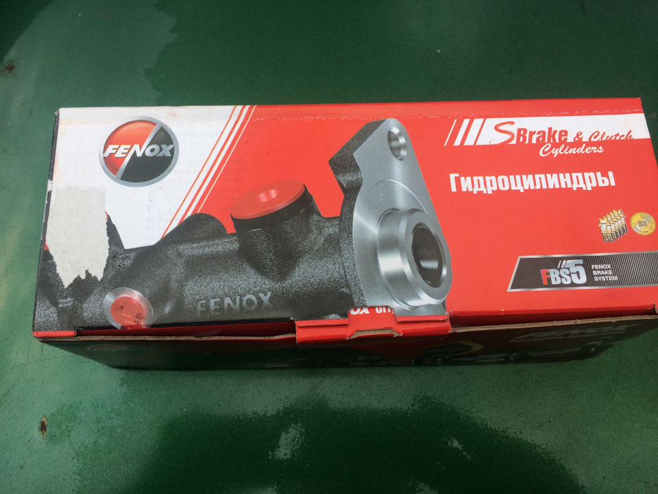 Потек цилиндр сцепления, замена — Lada 21065, 1,6 л, 2000 года ...