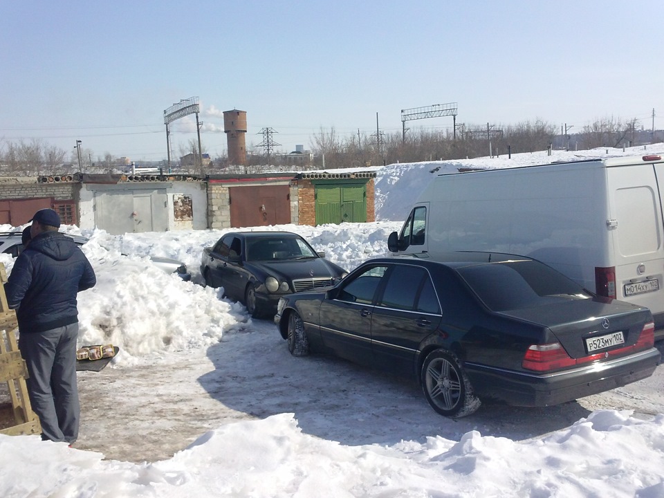 мерсы значок к значку. — Mercedes-Benz E-Class (W210)