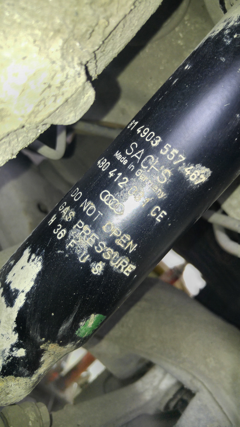 Стойки аммортизаторов от 1бб — Volkswagen Passat B5. Запчасти на фото: 1412034132