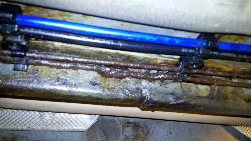 Утечка тормозной жидкости — FIAT Albea, 1,4 л, 2008 года | поломка | DRIVE2